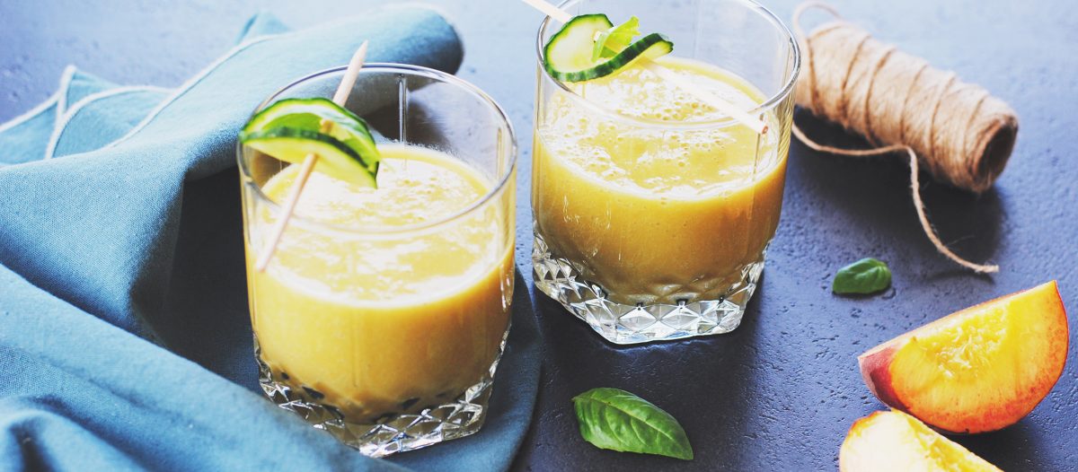 Smoothie à la pêche jaune & au basilic